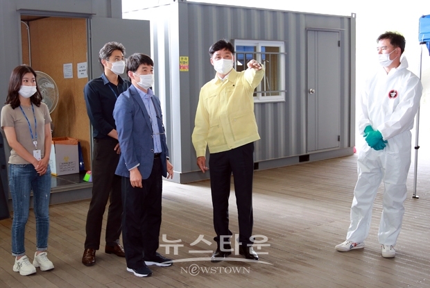 코로나19 대응 KTX 천안아산역 해외입국자 수송 지원 근무자 격려