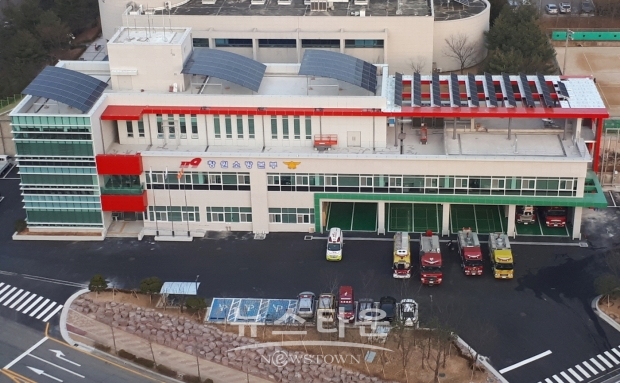 창원소방본부는 벌쏘임에 대한 대응체계가 경보단계로 상향 발령됨에 따라 성묘객들이나 나들이객들의 주의를 당부했다
