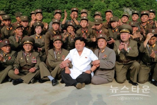 국무위원장 김정은 동지는 가뜩이나 악성비루스 병마의 위협으로 신고하고 있는 남녘 동포들에게 도움은커녕 우리 측 수역에서 뜻밖에 불미스러운 일이 발생하여 문재인 대통령과 남녘 동포들에게 커다란 실망감을 더해 준 데 대해 대단히 미안하게 생각한다는 뜻을 전하라고 하시었습니다.