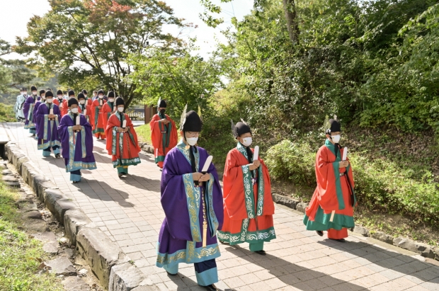 웅진백제 5대왕 추모제 행열