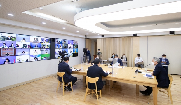 이재명 경기도지사 주관 31개 시군 보건소장，정신건강복지센터장 영상 참석 토론회 모습
