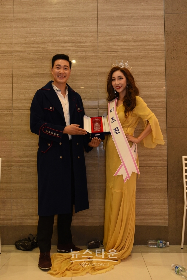 좌측 배우 한건, 모델 이선율