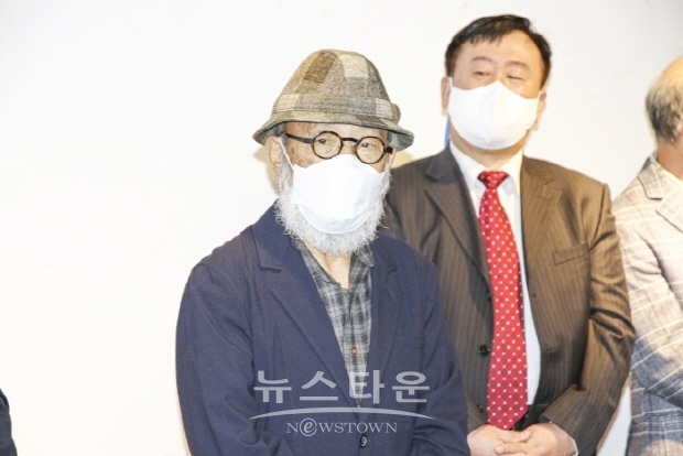 이헌국 도예 50년 ‘부활’전(김한정 기자)