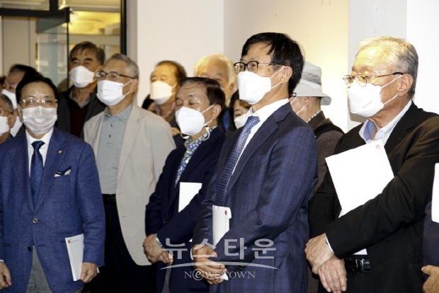 이헌국 도예 50년 ‘부활’전(김한정 기자)