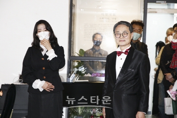 이헌국 도예 50년 ‘부활’전(김한정 기자)
