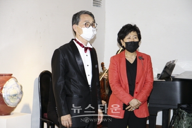 이헌국 도예 50년 ‘부활’전(김한정 기자)