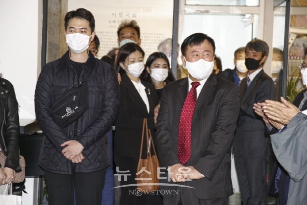 이헌국 도예 50년 ‘부활’전(김한정 기자)