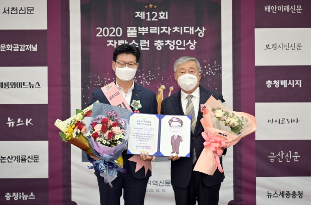 김정섭 시장(사진 왼쪽)