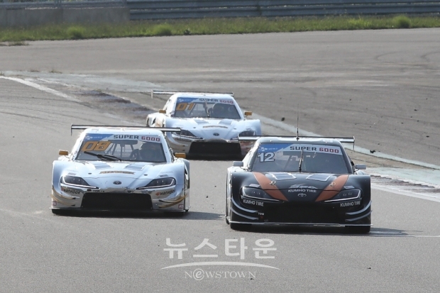 드라이버 순위 상위권인 최명길, 김종겸, 황진우(왼쪽부터)