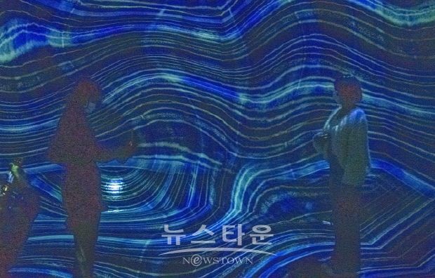아트 컬렉티브 팀랩의 새로운 전시 'teamLab-LIFE'