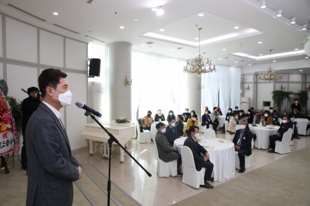 인사말을 하고 있는 이강덕 포항시장