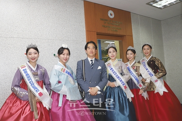 ▲ 왼쪽부터 박세아, 김수진, 김두천 단장, 박윤아, 박현주, 김승아  / 양용은 기자 taeji1368@naver.com