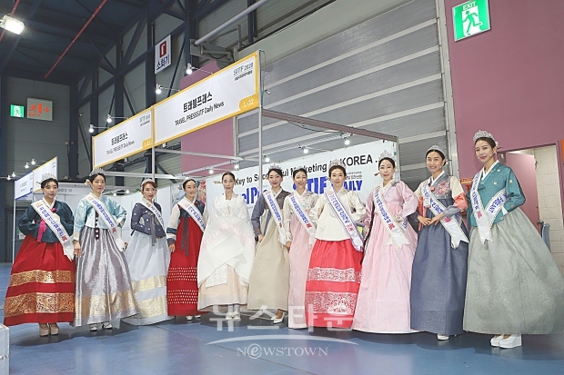 ▲ 왼쪽부터 송진영, 하이옥, 설희주 부회장, 김윤하, 김민경 회장, 박세아, 김주현, 김해정, 박윤아, 김승아, 정영선