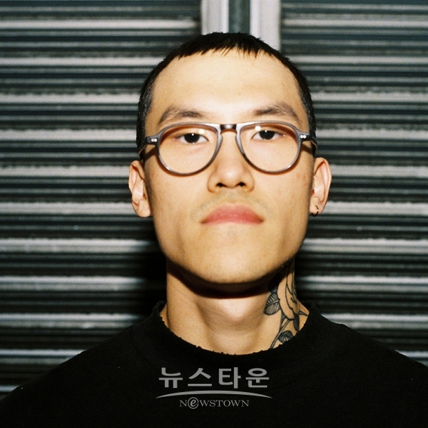 김심야, 솔로 1집 Dog 한정반 3시간만에 일시 품절...완판 임박!