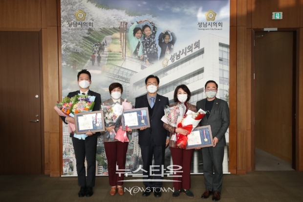 성남시의회 김선임 이기인최미경 의원 경기언론인협회 의정대상 수상ⓒ뉴스타운장장호진기자
