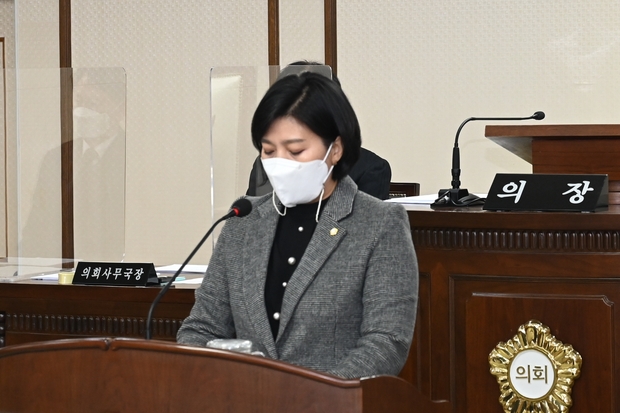 심사보고하는 조은경 예산결산특별위원장