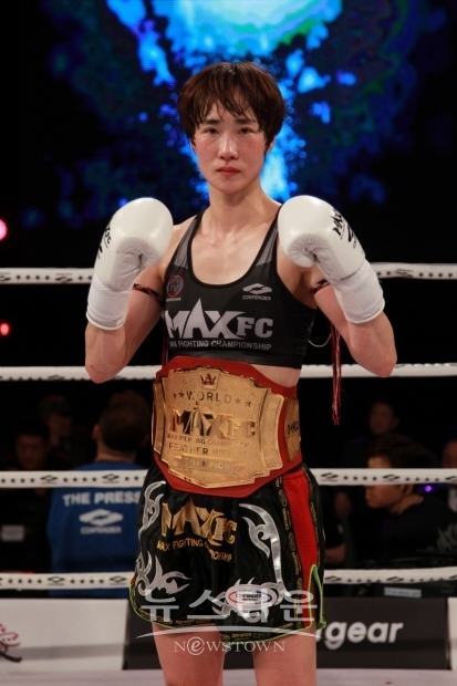 [MAX FC 특집-챔피언들의 근황] 여성부 -56kg 챔피언 ‘40대 엄마 파이터’ 이승아 “코로나 19속 새로운 스타일 정립 중”