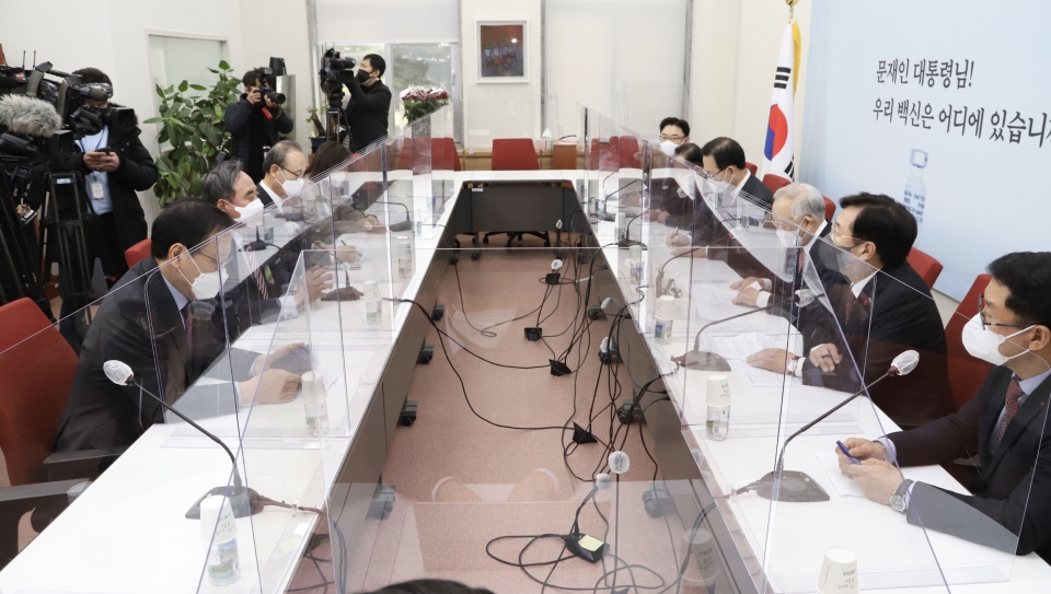 경총 등 5개 경제단체장은 11일 국민의힘 주호영 원내대표를 찾아 지난 8일 통과된 중대재해기업처벌법의 보완입법을 호소했다. 중소기업중앙회 자료