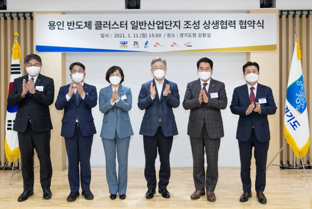 협약식에 이어 기념 좔영 모습