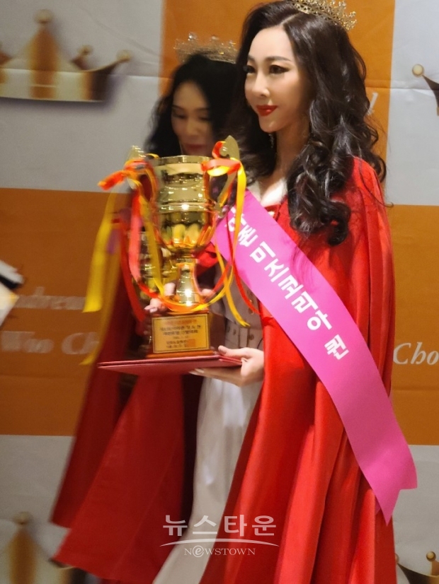 대상 1위 퀸, 포토제닉상, 우정상 등 3관왕의 쾌거를 달성한 모델 이선율