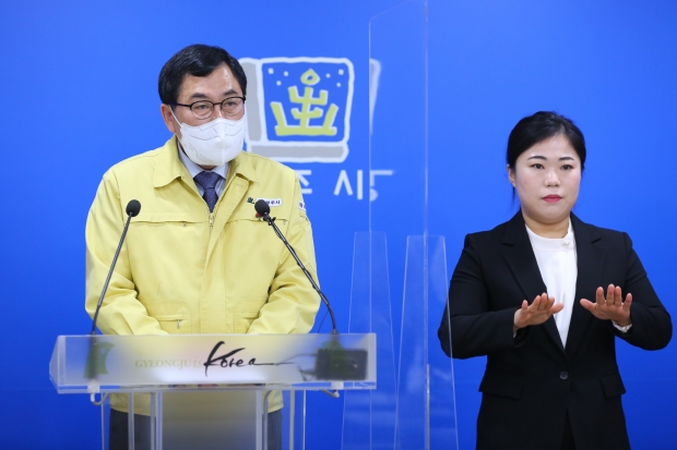 주낙영 경주시장이 지난달 18일 아동보호 대책을 발표하고 있다