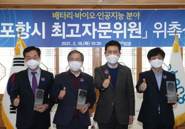 (왼쪽부터) 장승기 POSTECH 생명공학연구센터장, 이재훈 ㈜아이스퀘어벤처스 대표이사, 이강덕 포항시장, 서영주 POSTECH 인공지능대학원장