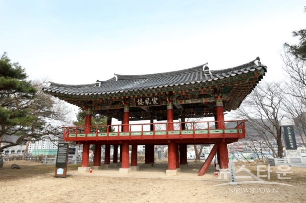 사진은 무주군 한풍루. 무주군은 정부가 코로나19 이후 경기회복을 위해 한국판 뉴딜정책을 추진하기로 한 것에 발맞춰 지난해 12월 무주형 뉴딜 전략팀을 발족시켰다