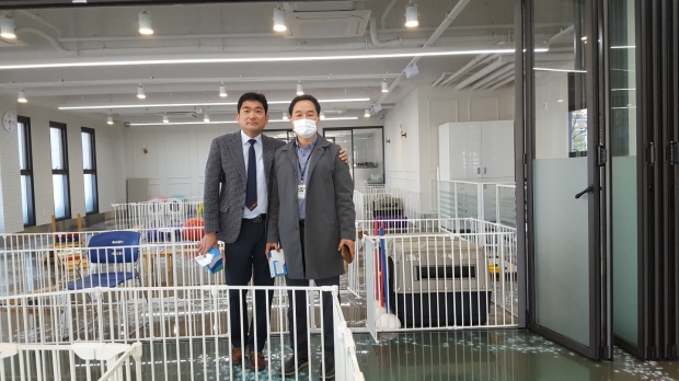 허봉 에폭시 대표(왼쪽) 최동락 학과장(오른쪽)
