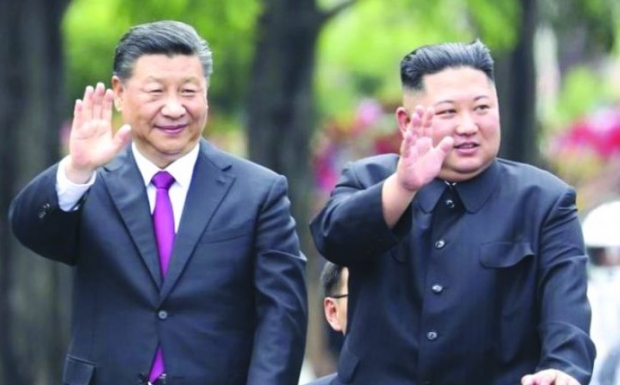이번에 발사된 발사체가 탄도미사일일 경우, 이는 2020년 3월 29일 강원도 원산에서 ‘초대형 방사포’를 발사했다고 주장한 이후 1년만의 일이며, 탄도미사일은 사거리와 무관하게 유엔 안보리 제재 위반이다. (사진 : 유튜브 캡처)