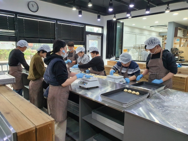 발달장애인 주간활동프로그램(빵만들기)