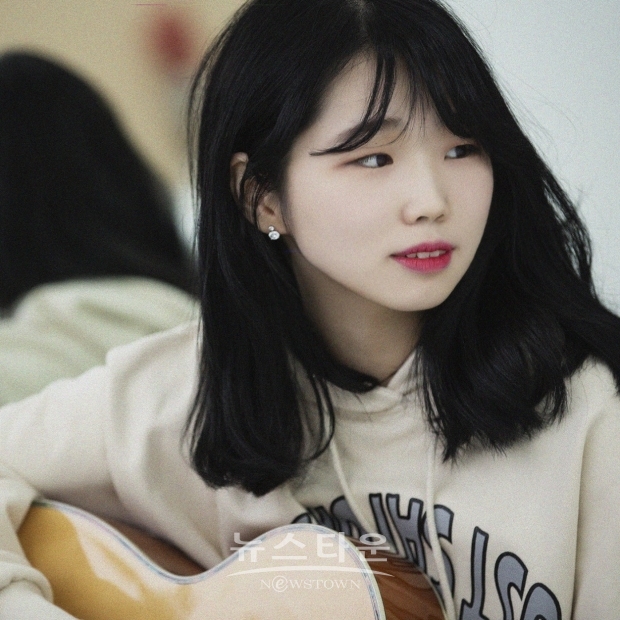 22일 정오 싱어송라이터 EQual이 새로운 디지털 싱글 '매듭'을 발매한다.