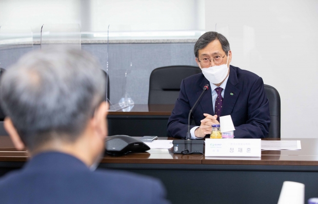 협약식에 참석한 한국수력원자력 정재훈 사장이 인사말을 하고 있다