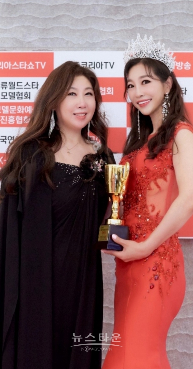 패션디자이너 임은주 우측 모델 이선율
