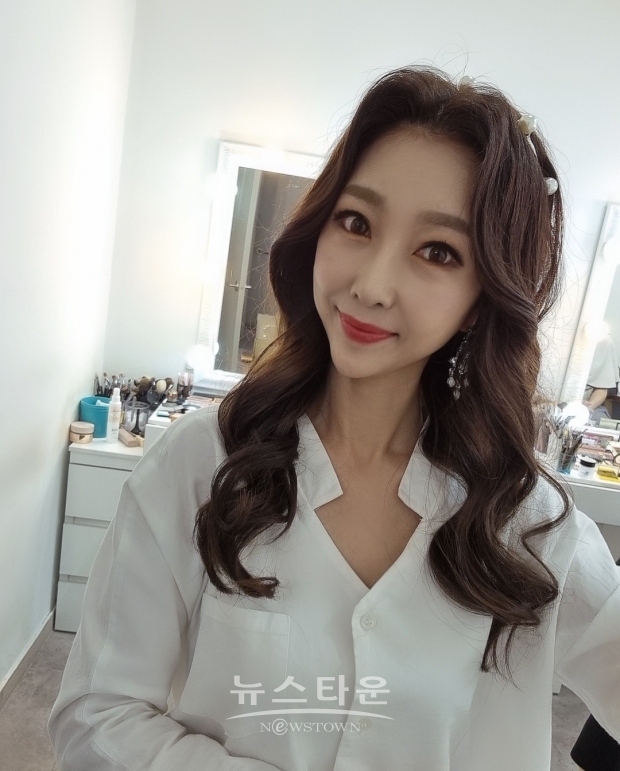 헤어, 메이크업을 마친 이선율