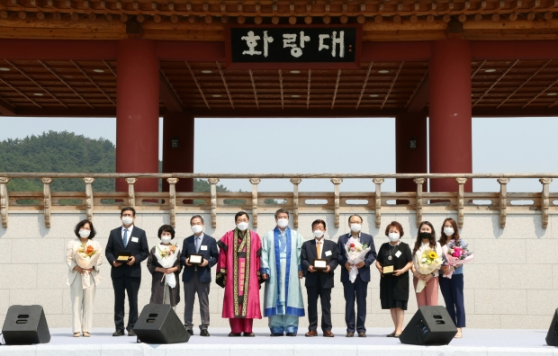 경주시는 8일 화랑마을 어울마당에서 제14회 ‘경주시민의 날’ 기념식을 개최했다