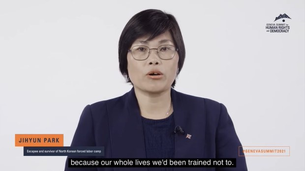 인권운동가로 영국에 정착한 탈북자 박지현 씨가 인권과 민주주의를 위한 제네바 회의에서 자신이 북한과 중국에서 겪었던 끔찍한 인권유린 상황을 소개하고 있다. 화상회의 캡처