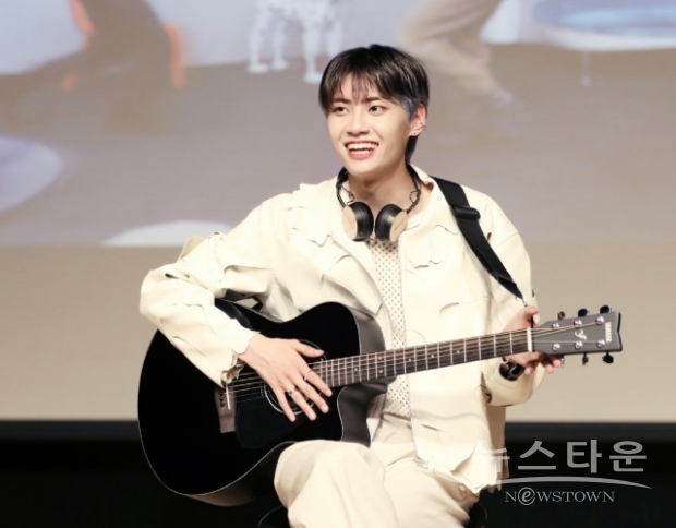 가수 이진혁의 팬들이 캄보디아에 우물 선물