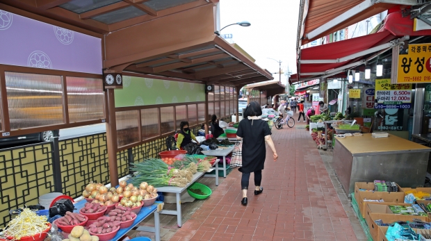지난 15일 경주역 앞 화랑로, 노점상들이 정비된 모습
