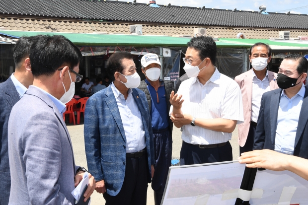유천호 군수_홍종욱 청장과 함께 현장 행보