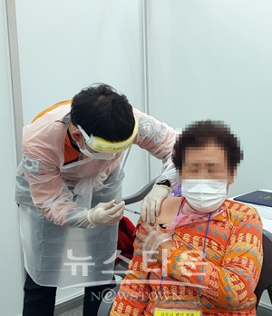 75세 이상 어르신 및 노인시설 예방접종