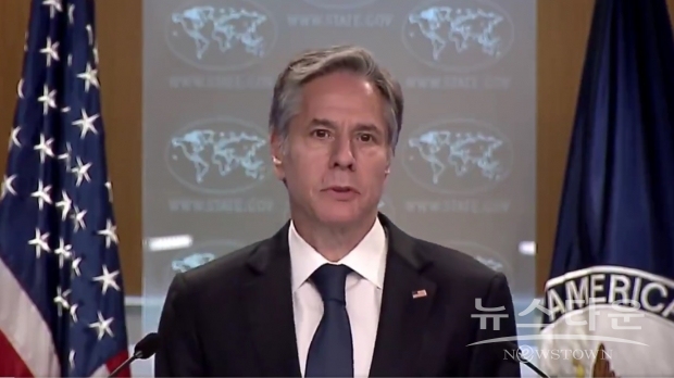 토니 블링컨 국무장관(위 사진)은 기자회견에서 “올해 처음으로 보고서에서 특정 국가의 잔학 행위를 직접, 상세히 기술했다”고 설명했다. 국무부는 중국 정부가 신장 지역에서 위구르 민족을 탄압한 것을 세계 6곳 중 하나로 꼽으며, 이 같이 밝히고, 미국은 이러한 폭력을 막기 위한 새로운 방법을 모색하고 있다고 설명했다. (사진 : 블링컨 장관 공식 트위터)