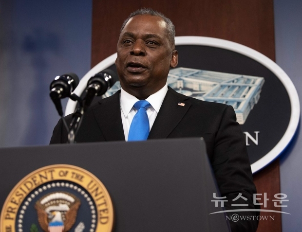 오스틴 국방장관(위 사진)과 두테르테 대통령과의 협의와 합의 결과가 매우 주목된다. 앞으로 인도 태평양 지역 특히 남중국해에서의 미중 관계가 어떻게 전개될지 ‘리트머스 시험지(litmus test paper)’가 이번 오스틴의 필리핀 방문이다. (사진 : 위키피디아)