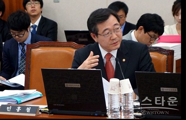 사진은 민홍철 국회 국방위원장(사진 : 공식 페이스북 캡처)