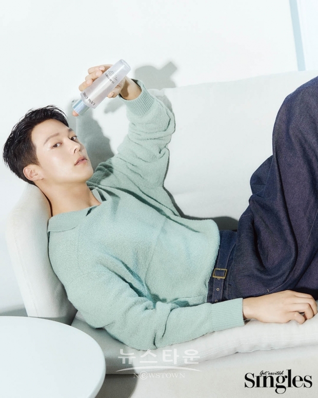 장기용 시선 압도하는 옴므파탈 매력 화보 공개!