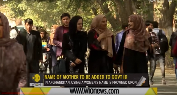 이슬람 근본주의 무장 세력들이 이슬람율법의 엄격한 해석을 근거로 다시 탈레반이 여성들의 자유와 인권, 그리고 가장 기초적인 교육받을 권리, 취직의 길을 차단해 나갈지 국제사회는 예의주시하고, 아프간 국민들을 저버리지 않겠다는 굳은 약속을 공개적으로 하고, 실질적인 조치를 취해 나가야 할 때이다. (사진 : 유튜브)