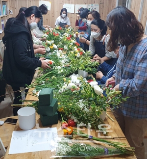 송악면 유곡3리 꽃꽂이 수업