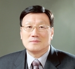 조금세 (전)대통령자문 교육혁신위원, 부산교총회장 (현)학교바로세우기 전국연합회장.