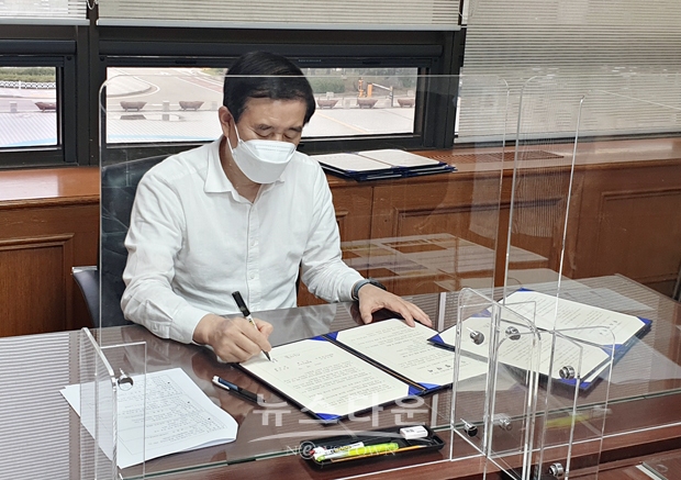4개 기업과 540억 투자유치 서면 협약( 조길형 충주시장)