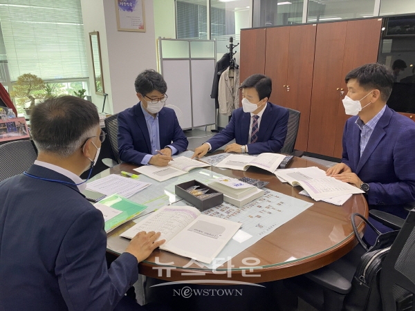 2021년 6월 기재부를 방문하고 있는 조규일 진주시장