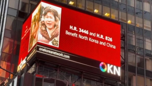 하와이에 본부를 둔 비영리단체 '원코리아네트워크(OKN)'가 21일 뉴욕 타임스스퀘어 옥외광고판에 북한 정권의 폭정을 고발하고 '거짓 평화'의 위험성을 경고하는 영상을 게시했다. OKN 사진